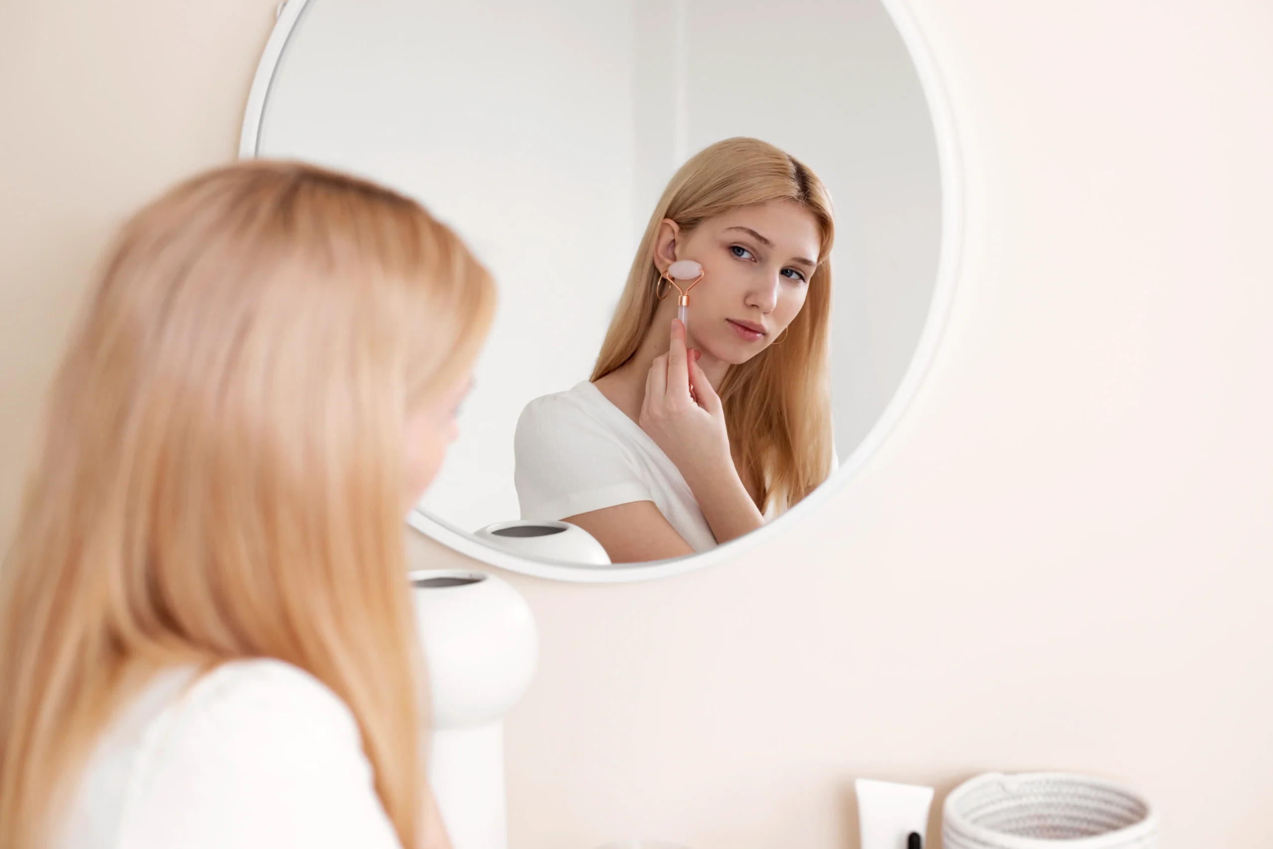 1-woman-ongoing-gua-sha-face-procedure